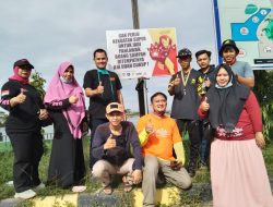PKS Muda Kutim dan Gabungan Komunitas Bersih-bersih dan Pasang Papan Larangan Sampah Sembarangan di Folder Sangatta
