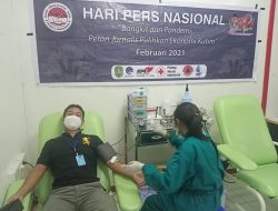 Jurnalis AJKT Berdonor Darah bersama PMI Kutim dalam Rangkaian HPN