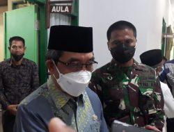 Kritikan Warga Tak Goyahkan Ardiansyah Sulaiman Turun ke Lokasi Banjir dan Beri Bantuan Korban