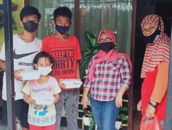 Jumat Berkah, Safaruddin Bagikan Makanan untuk Wong Cilik Terdampak Pandemi