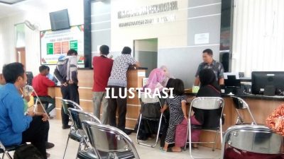 Warga Pukul Petugas Magang di Antrean Administrasi Kependudukan, Ini Penjelasan Kadisdukcapil Kutim