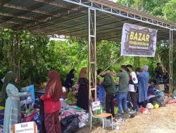 Bantu Pembangunan Ponpes Daarush Sholah, PMII Kutim dan LKK Adakan Bazar Pakaian Layak Pakai