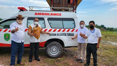 Pemkab Beri Bantuan Ambulans untuk Warga Toraja Kutim