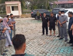 Penimbangan TBS Ditutup, Ratusan Warga Datangi Kantor Desa Teluk Pandan