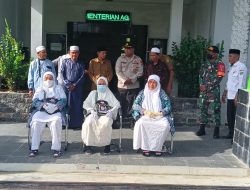 Pelepasan Jamaah Haji Sangkulirang di KUA, Babinsa 0909-02 Hadir Berpesan Jaga Kesehatan dan  Prokes