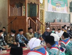 Bupati Kutim Lepas 83 Jamaah Calon Haji ke Tanah Suci