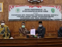 Ardiansyah Sampaikan Nota Penjelasan Raperda Pertanggungjawaban APBD 2021 Diterima DPRD Kutim