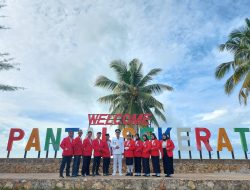 Kolaborasi Pemerintah Desa dan Mahasiswa KKN Stienus Sukses Kibarkan Sang Merah Putih di Pantai Sekerat