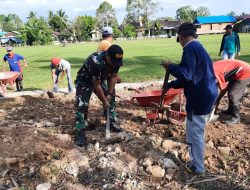 Koramil 0909-05 Muara Bengkal Pelopori Gotong Royong Pembersihan Areal Lokasi Acara HUT RI