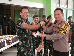 HUT ke-77 TNI, Pasiter Wakili Dandim 0909/KTM Terima Kejutan Ulang Tahun Wakapolres dan Jajaran