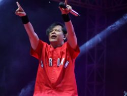 Gigi Meriahkan HUT 23 Kutim, Diawali “Perdamaian” Diakhiri “Ya-ya-ya”, Penonton: Panas-panas-panas 