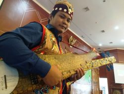 Disbud Kutim Lestarikan Alat Musik Sapeq