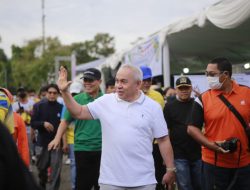 Isran Noor Lepas Ribuan Peserta Jalan Sehat Dies Natalis ke-60 Unmul