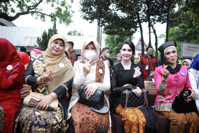 Peringati Hari Batik, TP PKK Kaltim Dorong Daerah Promosikan Batiknya