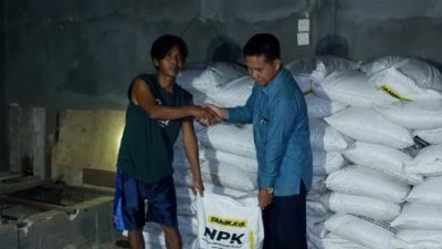 Wujudkan Aspirasi, Ketua DPRD Kutim Salurkan Bantuan 2,6 Ton Pupuk Kepada Kelompok Tani Sumber Rejeki