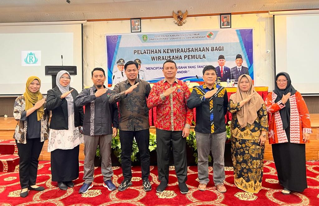 Kepala Bidang Usaha Mikro Diskop UKM, Pasombaran membuka secara resmi Pelatihan Kewirausahaan yang akan digelar selama 3 hari. (andika/halokaltim)