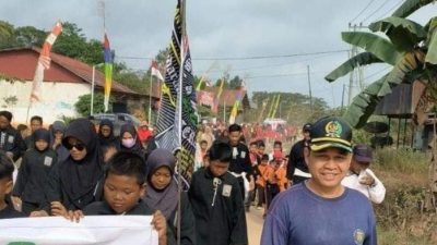 Joni Semarakkan Gerak Jalan Desa Masalap Raya Dalam Rangka HUT RI ke 78