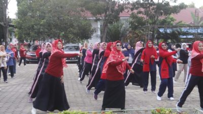 Semarakkan HUT RI ke 78, DWP Kutim Gelar Senam dan Berbagai Lomba-lomba