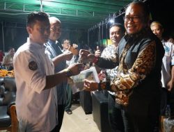 Wabup Kasmidi Serahkan Satu Unit Ambulan untuk Pengurus Ikapakarti Muara Wahau, Kongbeng dan Telen