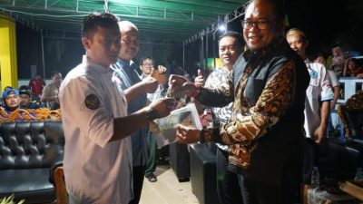 Wabup Kasmidi Serahkan Satu Unit Ambulan untuk Pengurus Ikapakarti Muara Wahau, Kongbeng dan Telen