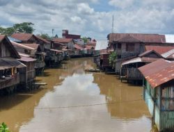 Kelurahan Loa Ipuh Gelar Gotong Royong Rutin Bersihkan Aliran Sungai Tenggarong