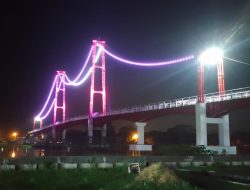 Dispar Kukar Percantik Jembatan Repo-repo dengan Lampu Tematik