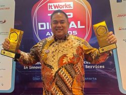 Diskominfo Staper Kutim Terima Penghargaan TOP IT Manager on Digital Implementation 2023 Pada Puncak Acara Top Digital Awards