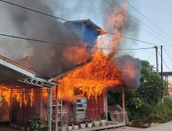 Kebakaran Hanguskan 5  Bangunan di Sekurau, Warga dan Damkar Bengalon Terkendala Jaringan