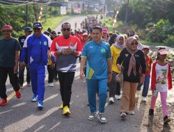 Wakil Ketua II DPRD Kutim Arfan Merayakan HUT RI ke-79 dengan Jalan Santai dan Peresmian SSB Deskarah