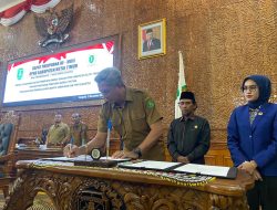 Penyesahan dan Penandatanganan Raperda PPBKP Sah Menjadi Perda