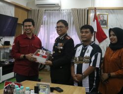 AJKT Turut Meriahkan HUT Bhayangkara di Kutim: Berikan Kue Spesial untuk Kapolres Kutim