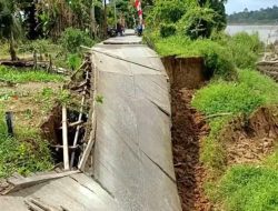 Jalan di Muara Muntai Ambles, Akses Utama Antarwilayah Terputus