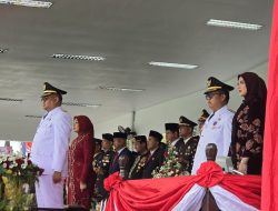 Upacara HUT ke-80 RI di Kukar Berlangsung Khidmat Meski Diguyur Hujan