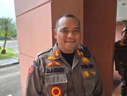 Ratusan Mahasiswa Unikarta Gelar Aksi di Depan DPRD Kukar, Aparat Siaga Ketat