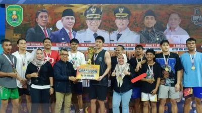 Penutupan Bupati Cup Volly Ball 2025 Kutim, Ardiansyah Sulaiman Hadir Serahkan Piala kepada Para Juara