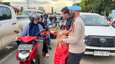 Angkatan Bintara Letting 46 dan 47 Polres Kutim Kembali Berbagi Takjil di Simpang Pos Pendidikan