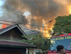 BREAKING NEWS – Terjadi Kebakaran di Permukiman Padat Penduduk Gang Permai Sangatta