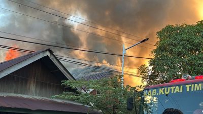 BREAKING NEWS – Terjadi Kebakaran di Permukiman Padat Penduduk Gang Permai Sangatta